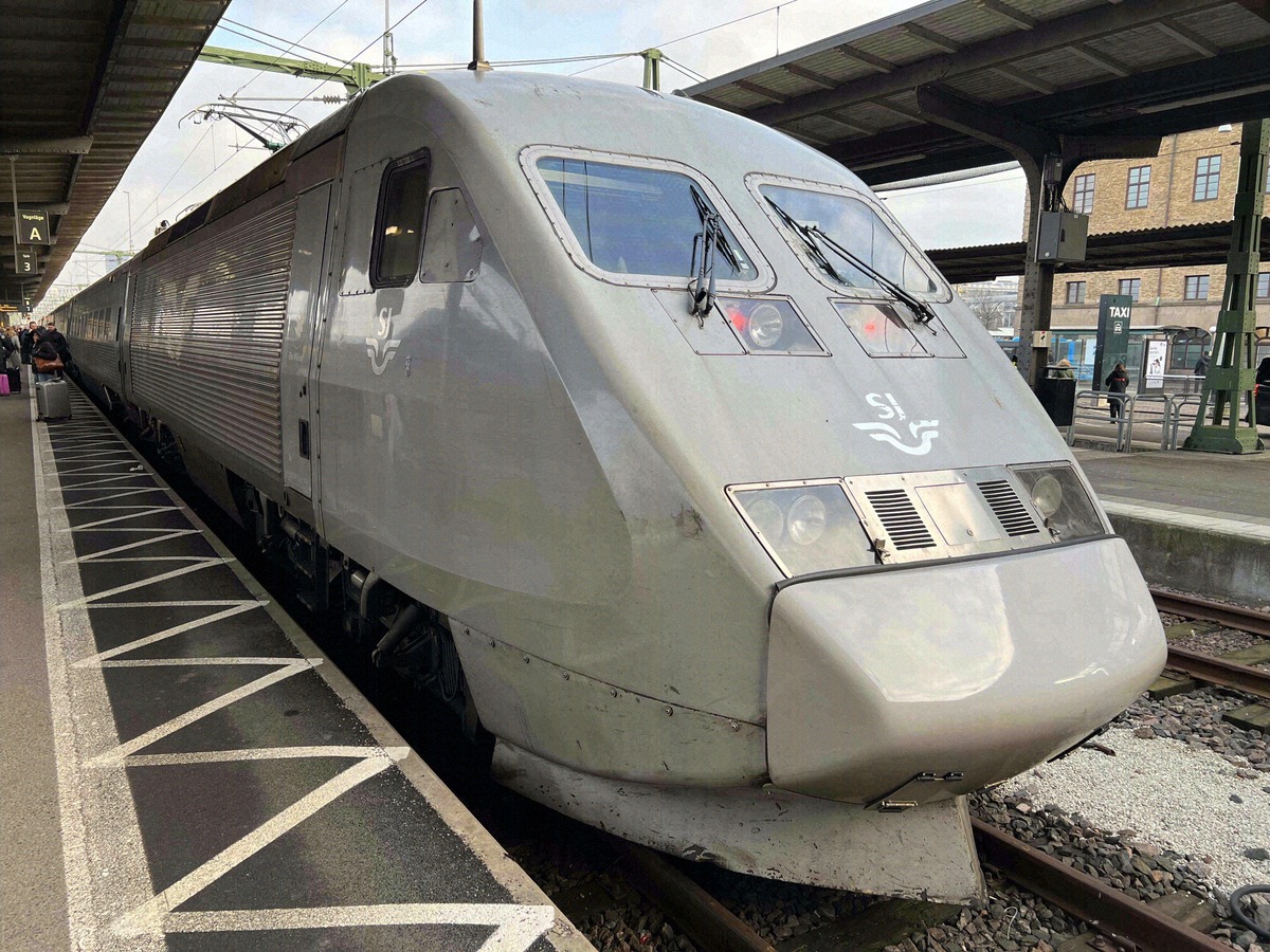 Schnellzug SJ X2000 am Bahnsteig der Göteborger Centralstation